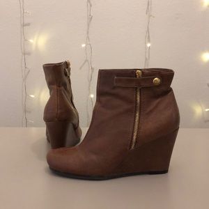 Chinese Laundry Tan Leather Wedge Ankle Boot.